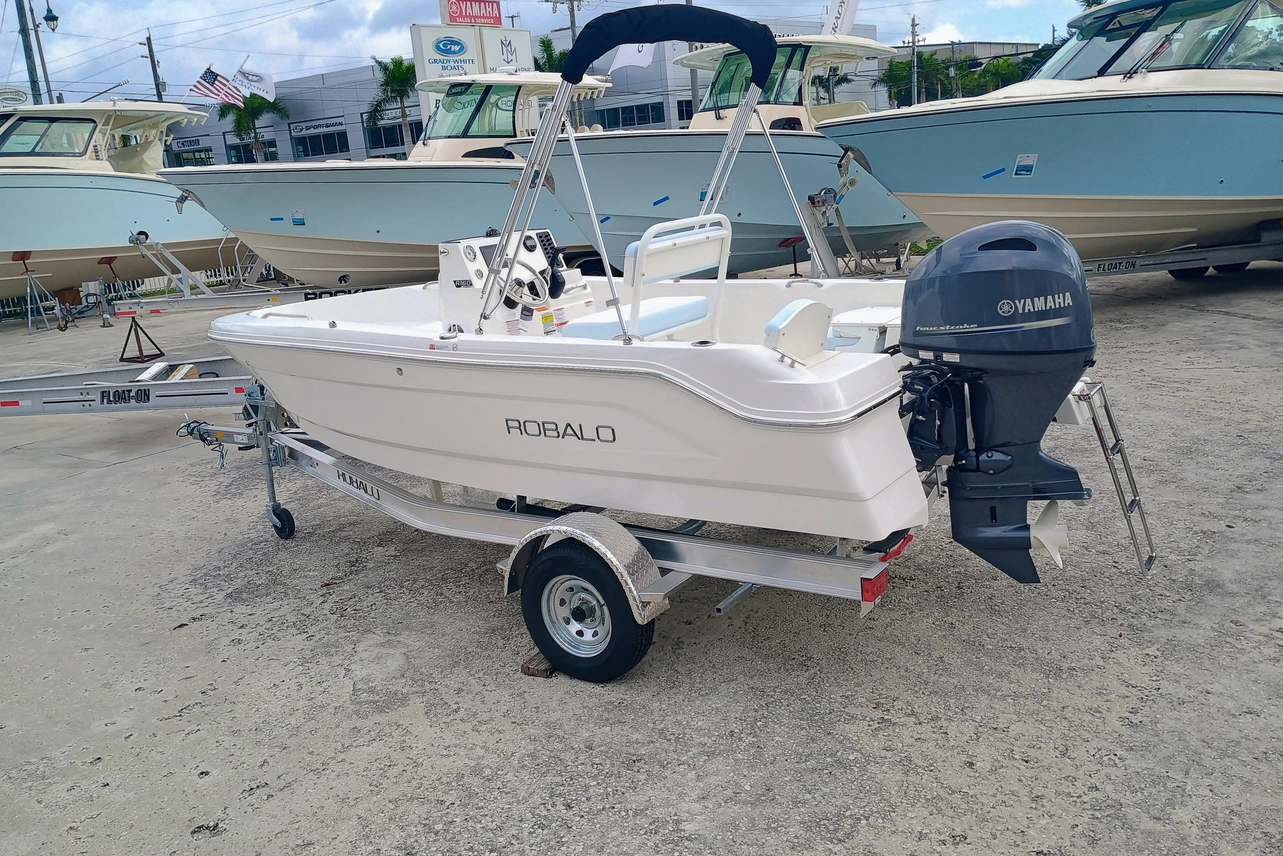 2026 Robalo R160 Center Console - Image 5