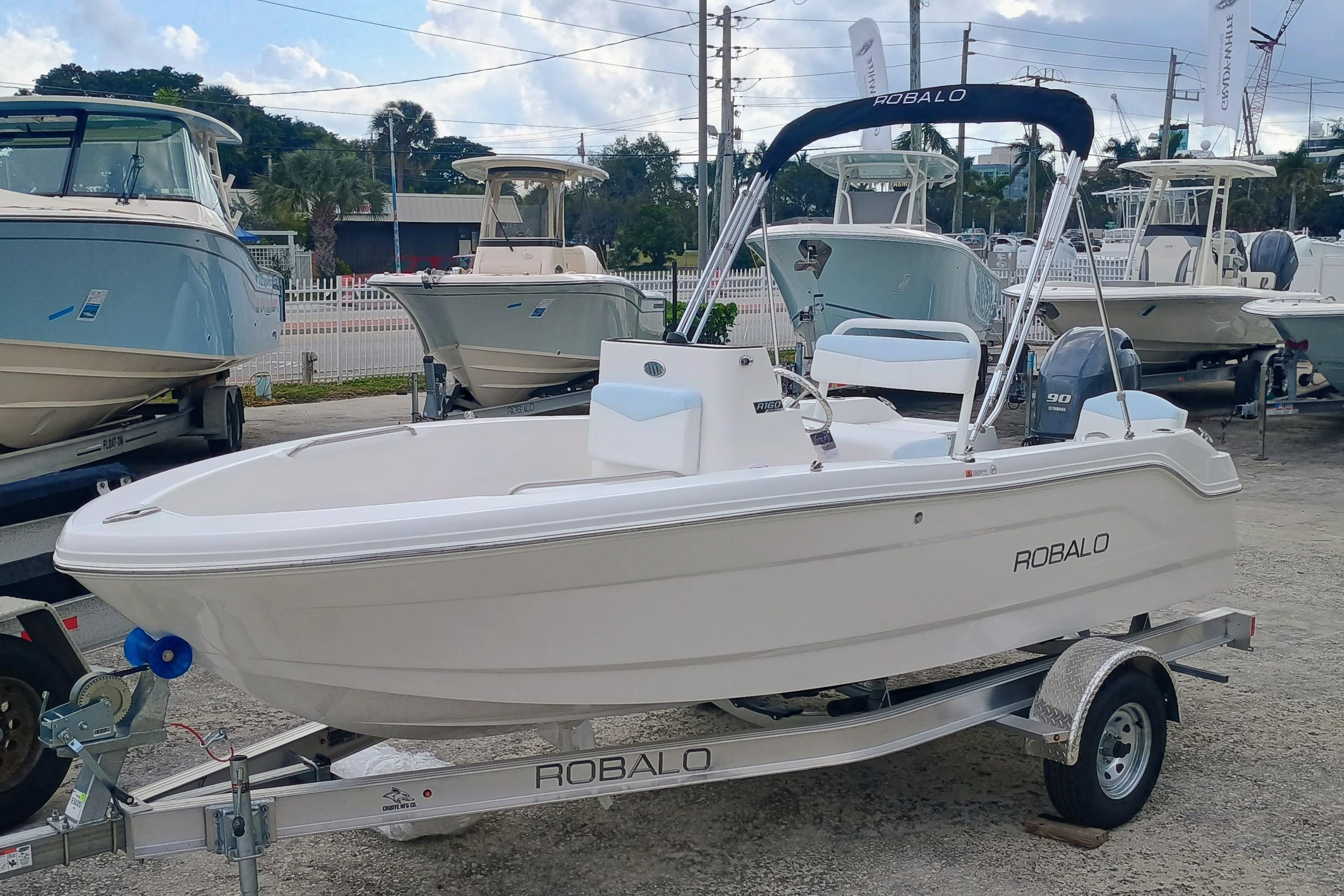 2026 Robalo R160 Center Console - Image 7