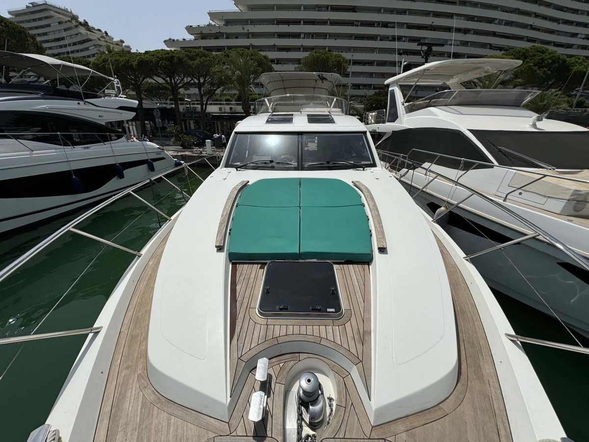 2011 Sealine 61 