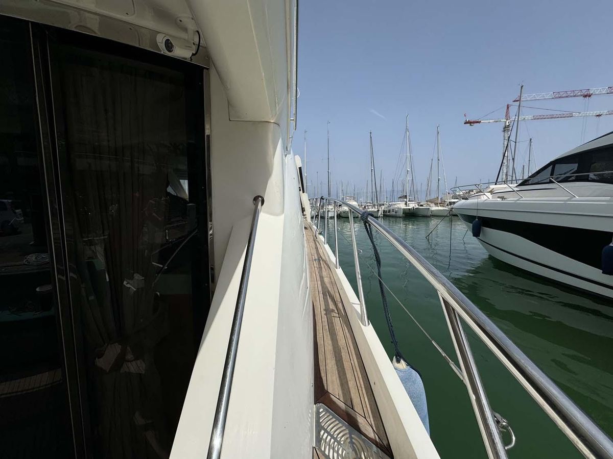 2011 Sealine 61 