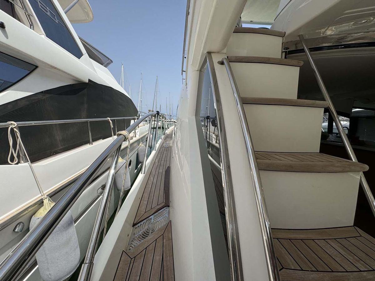 2011 Sealine 61 