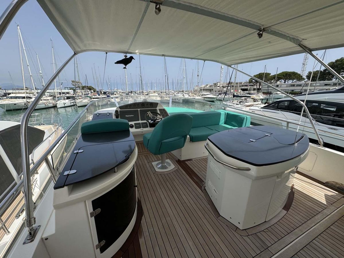 2011 Sealine 61 