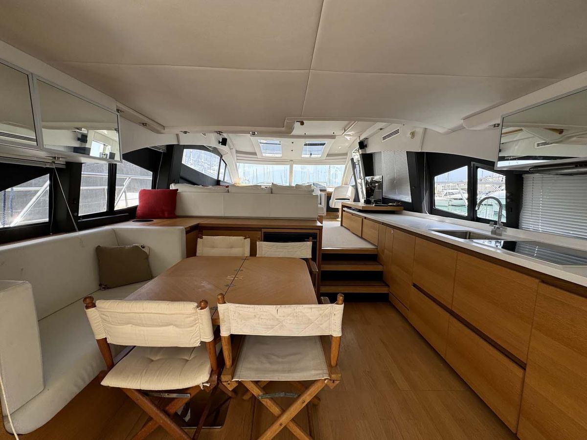2011 Sealine 61 