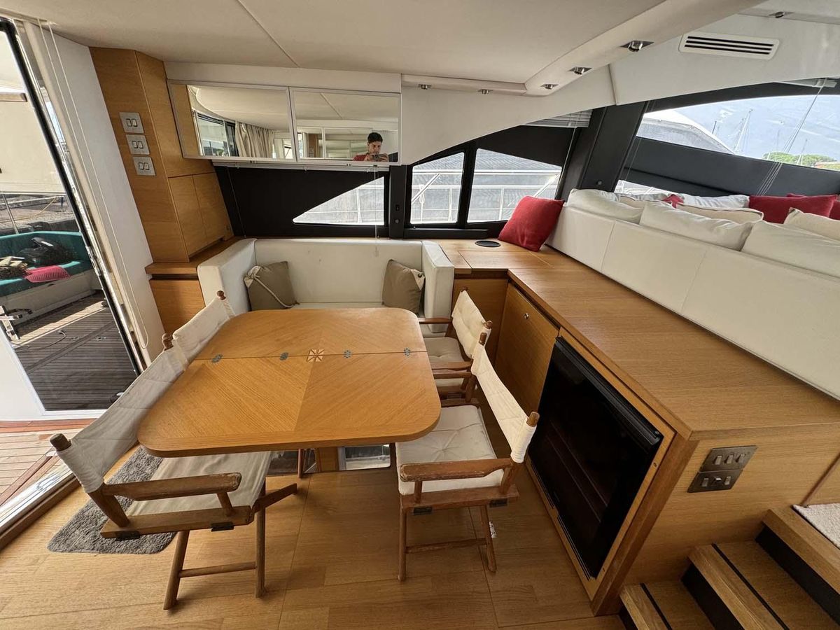 2011 Sealine 61 