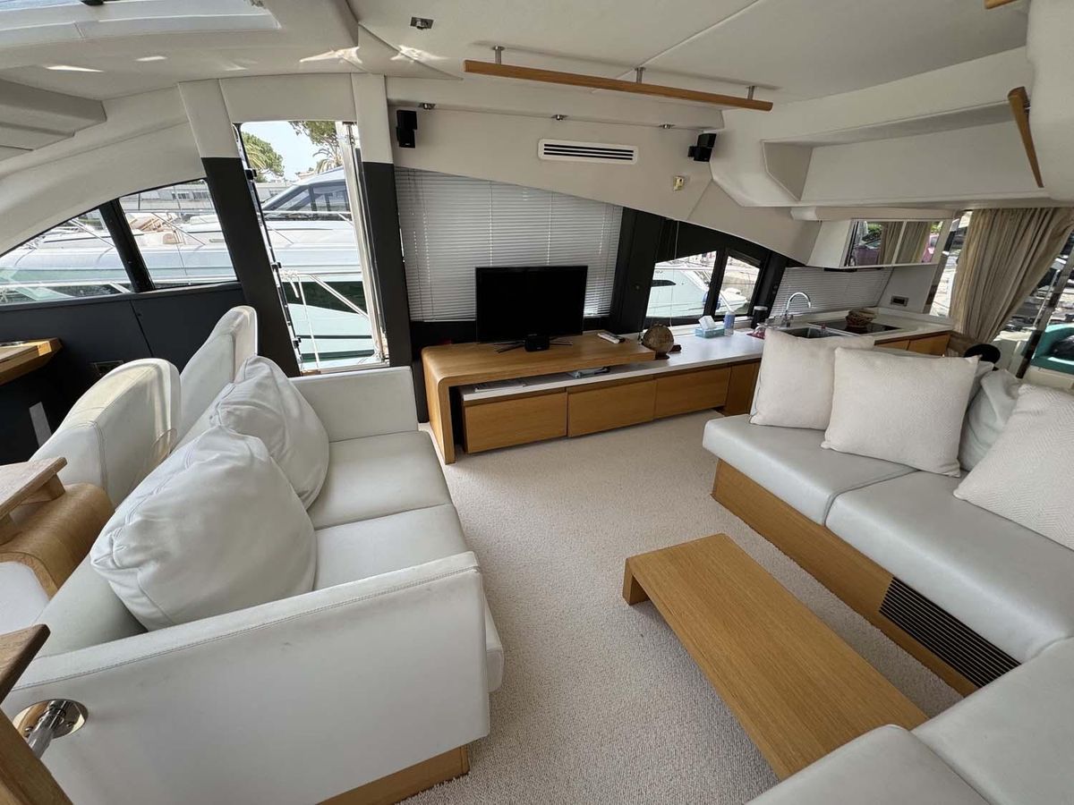 2011 Sealine 61 