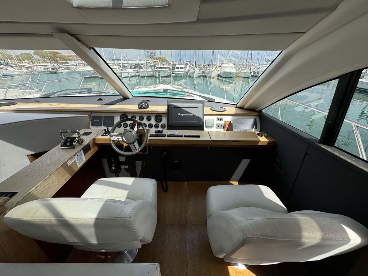 2011 Sealine 61 