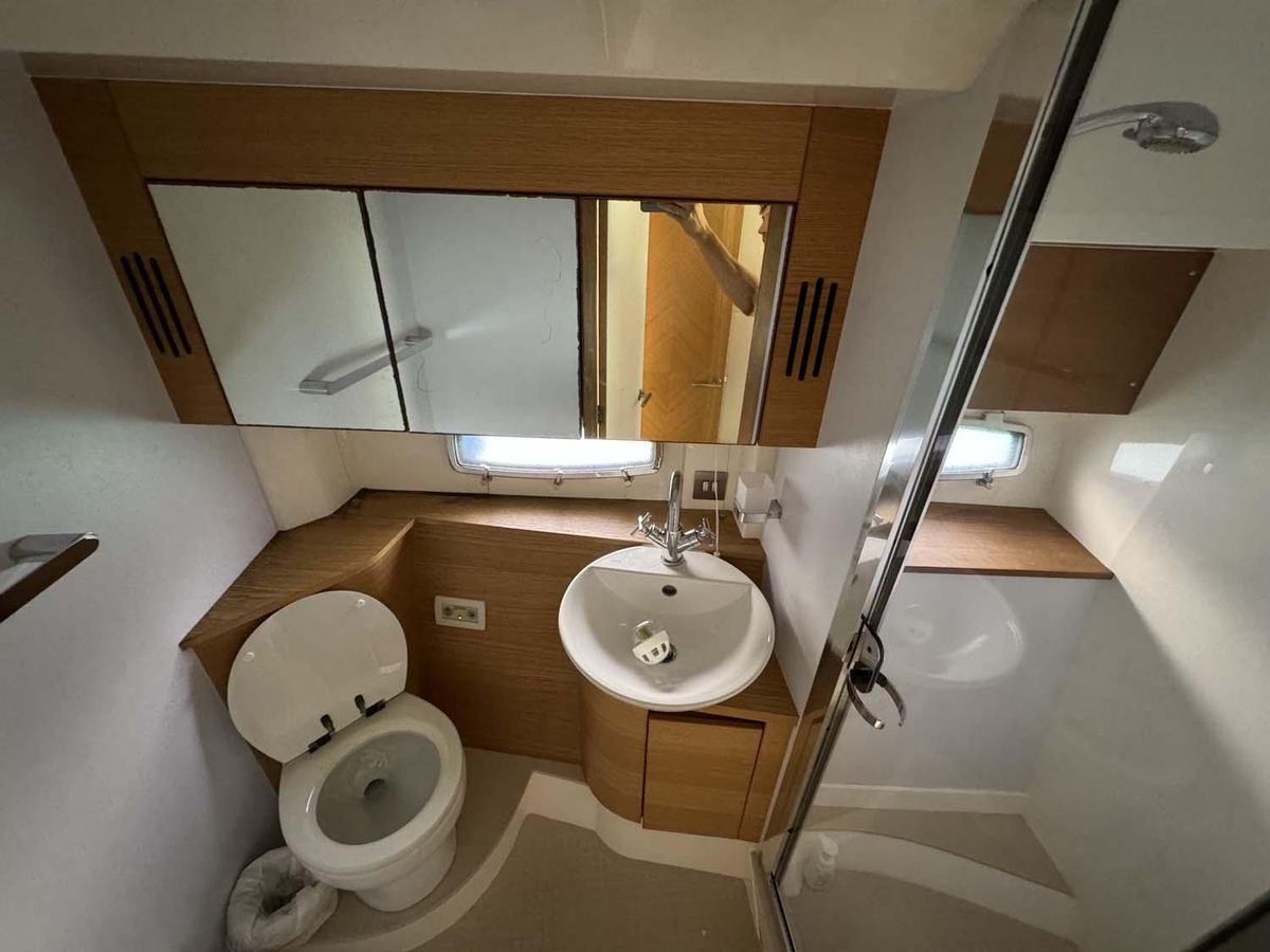 2011 Sealine 61 