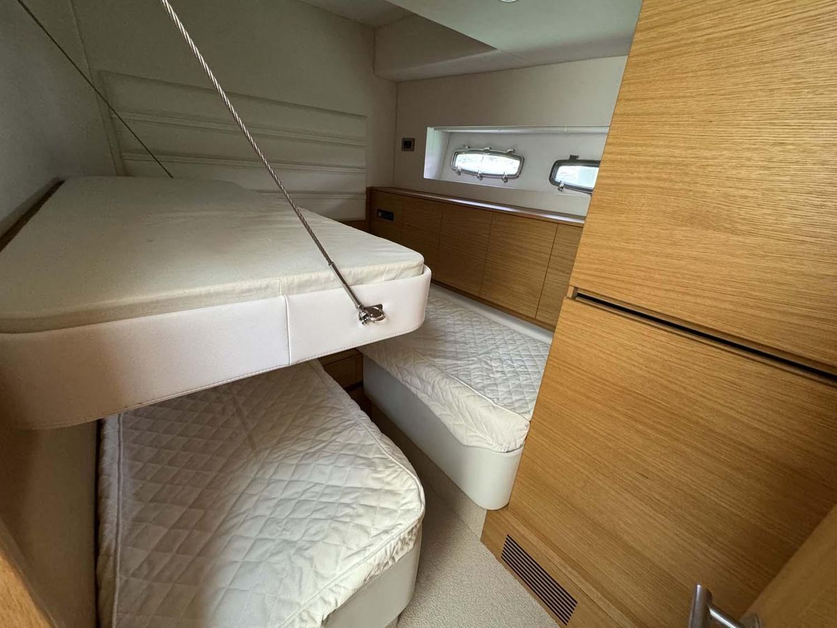 2011 Sealine 61 