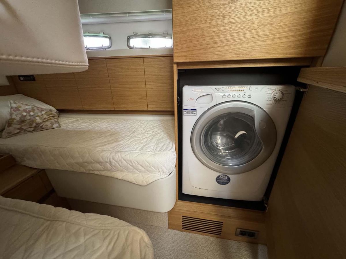 2011 Sealine 61 
