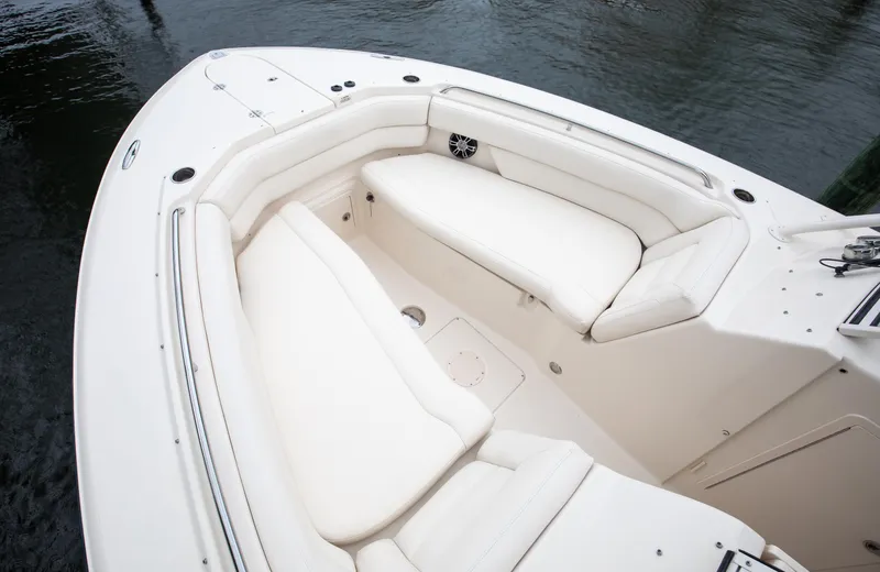 30 Grady White 2019 Yacht Photos Pics Grady White 30 - Exterior Bow