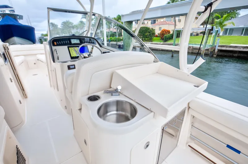 30 Grady White 2019 Yacht Photos Pics Grady White 30 - Exterior Cockpit