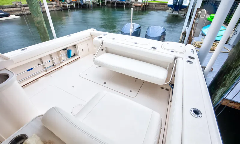 30 Grady White 2019 Yacht Photos Pics Grady White 30 - Exterior Cockpit
