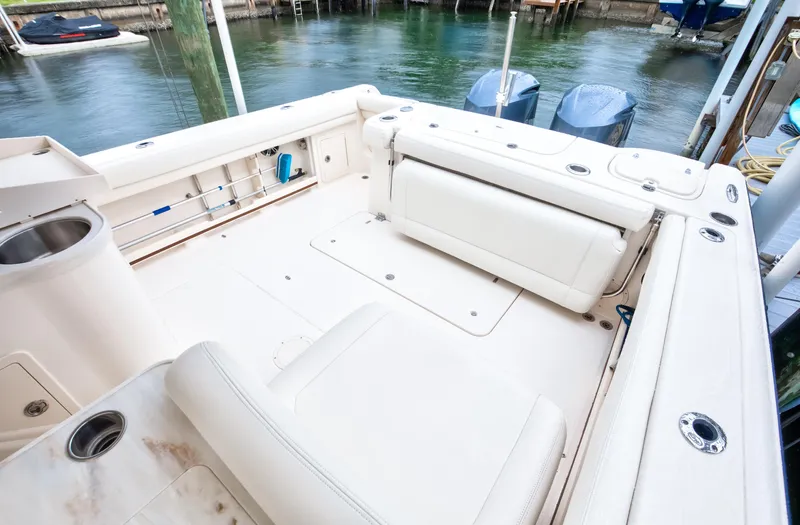 30 Grady White 2019 Yacht Photos Pics Grady White 30 - Exterior Cockpit