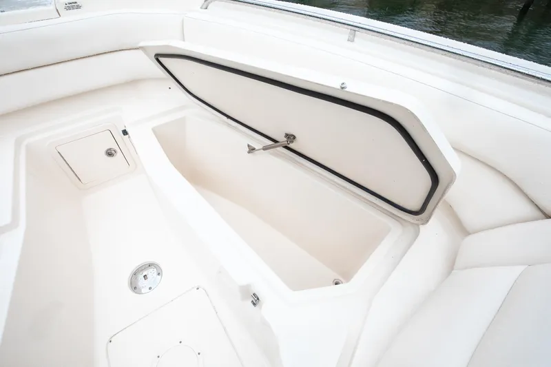 30 Grady White 2019 Yacht Photos Pics Grady White 30 - Exterior Cockpit
