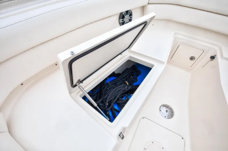 30 Grady White 2019 Yacht Photos Pics Grady White 30 - Exterior Cockpit