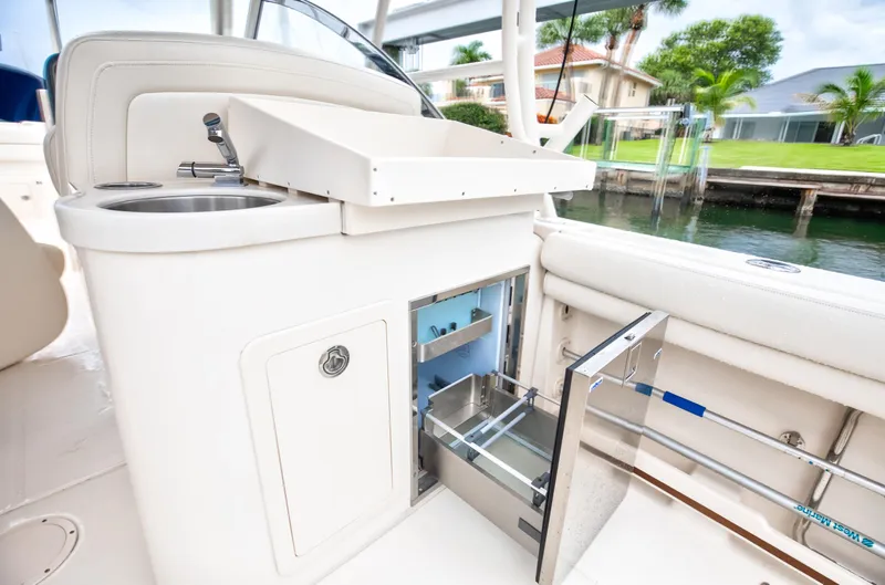 30 Grady White 2019 Yacht Photos Pics Grady White 30 - Exterior Cockpit