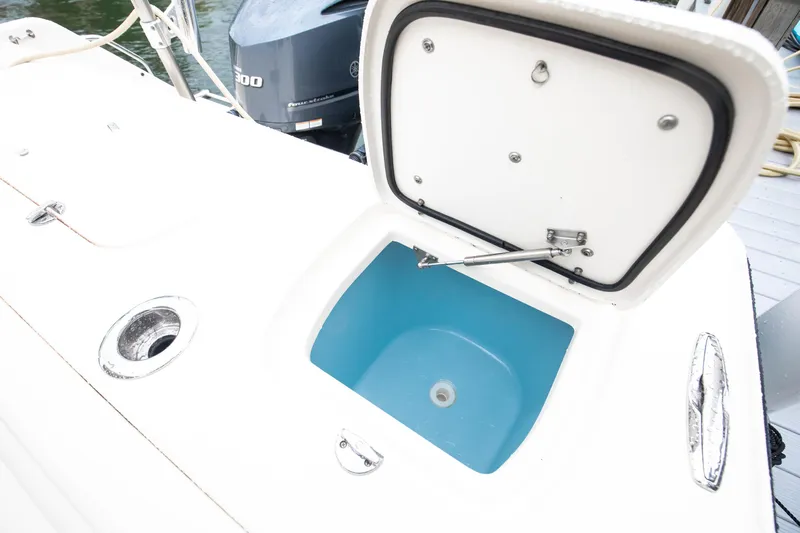 30 Grady White 2019 Yacht Photos Pics Grady White 30 - Exterior Cockpit