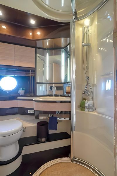 2011 Azimut 70