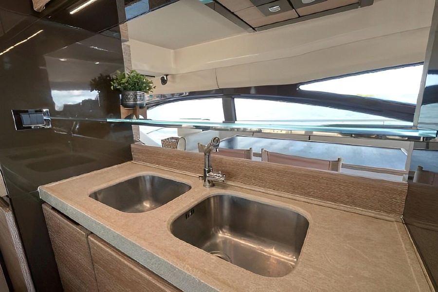 2011 Azimut 70