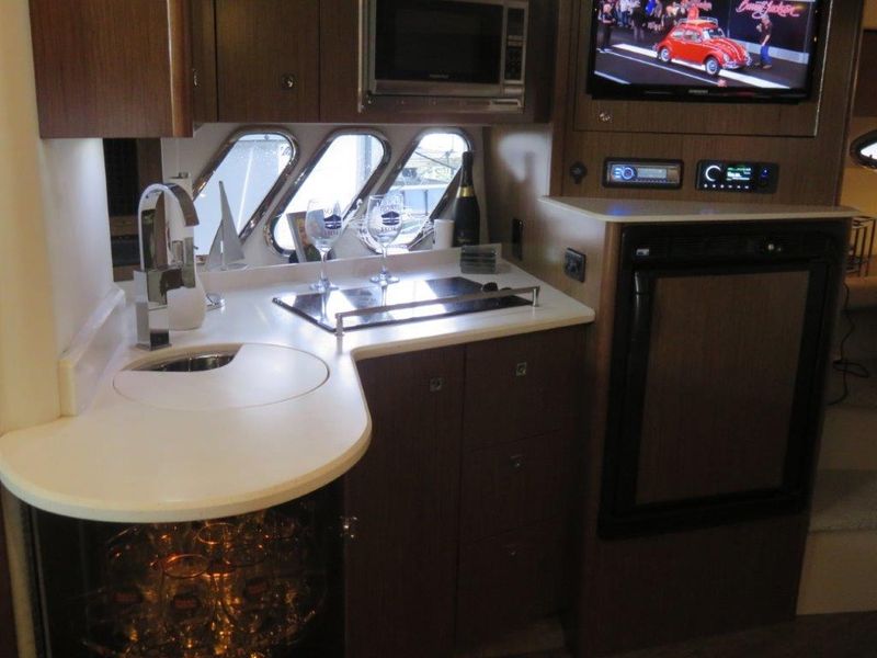 2015 Cruisers Yachts 380 Express