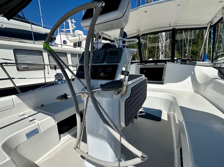 Vita E' Bella Yacht Photos Pics 