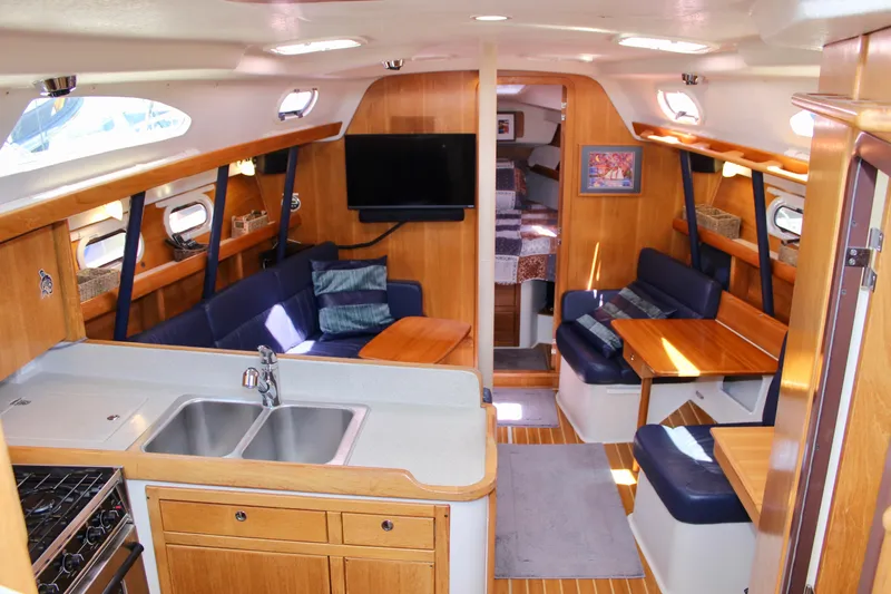 Vita E' Bella Yacht Photos Pics 