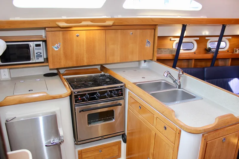 Vita E' Bella Yacht Photos Pics 