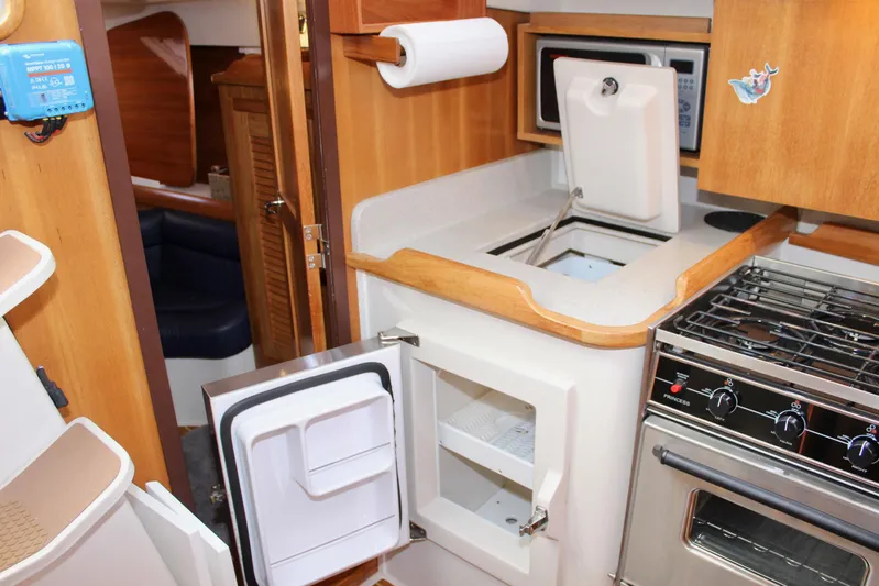 Vita E' Bella Yacht Photos Pics 