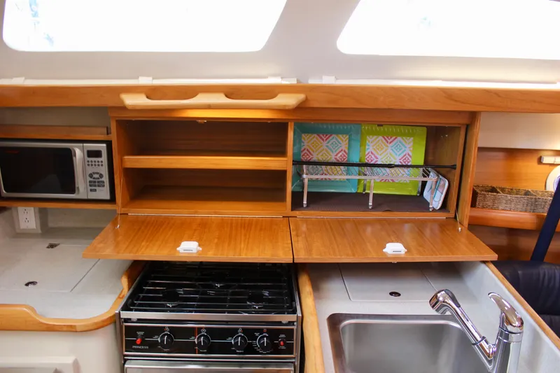 Vita E' Bella Yacht Photos Pics 