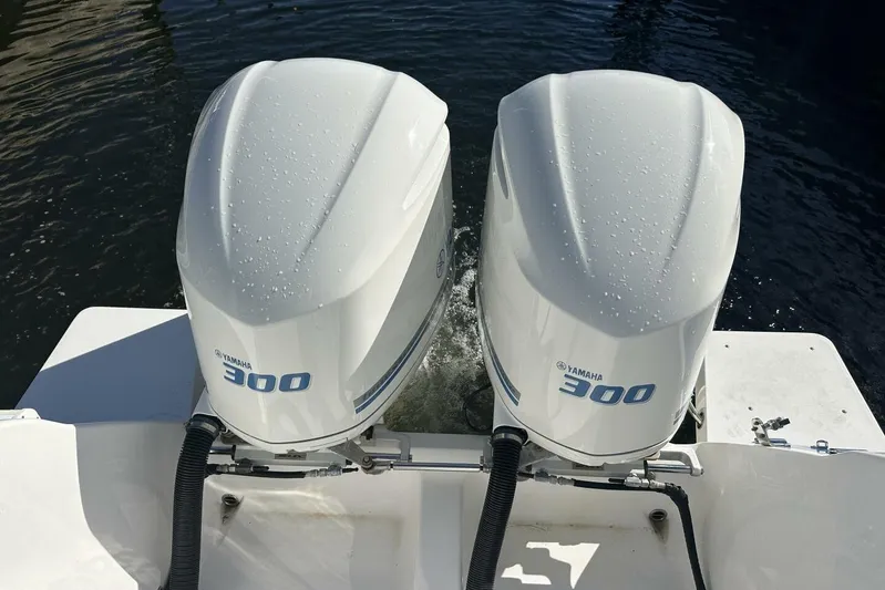 Insignia Yacht Photos Pics Twin Yamaha 300 engines on a 2015 Intrepid 327 Cuddy boat.
