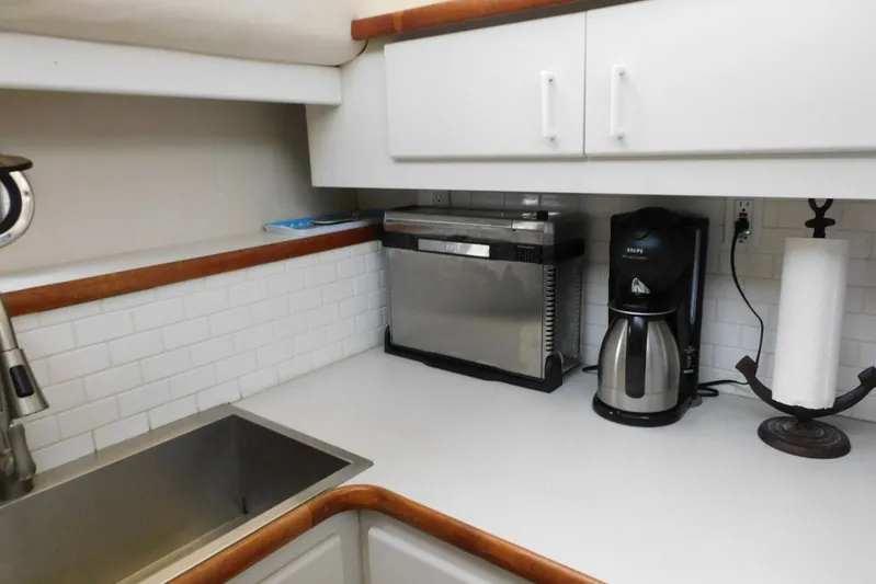 La Vida Yacht Photos Pics Kitchen area of 1993 Carver 445 Aft Cabin Motor Yacht with appliances and sink.