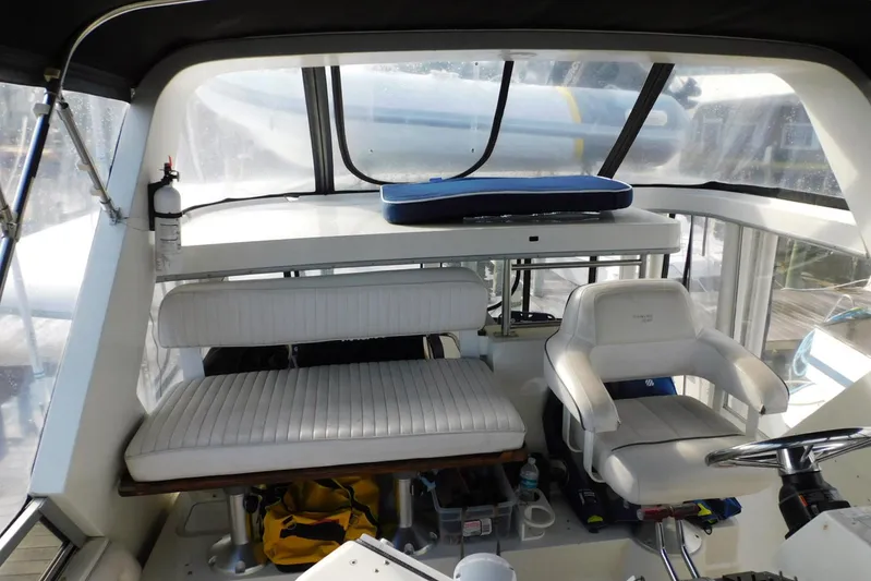 La Vida Yacht Photos Pics 1993 Carver 445 Aft Cabin Motor Yacht helm with white seating and steering wheel.