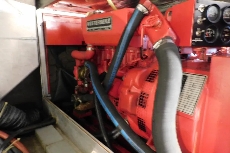 La Vida Yacht Photos Pics Engine room of 1993 Carver 445 Aft Cabin Motor Yacht with Westerbeke generator.