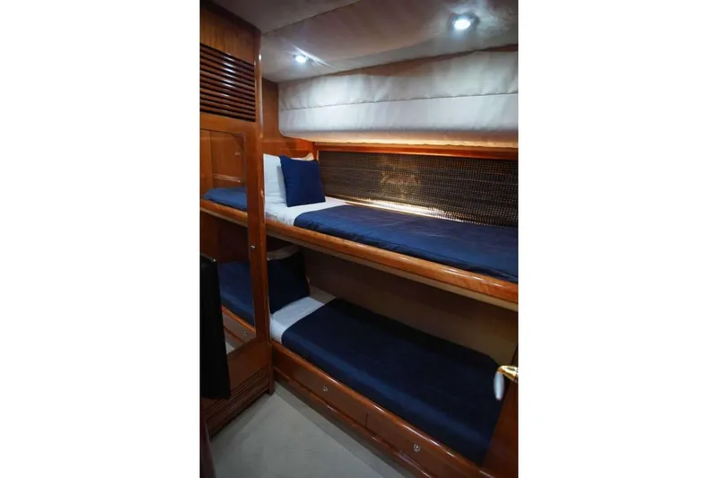 Fins Up Yacht Photos Pics Bunk beds in 2006 Sunseeker Manhattan Motor 82 yacht cabin with blue bedding.