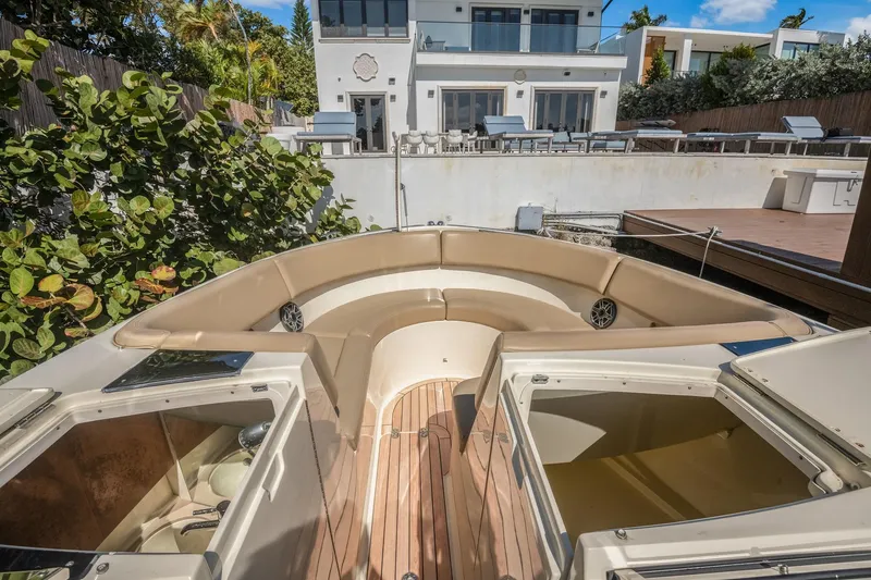 Chris-craft Launch 32 Yacht Photos Pics 2013 Chris-Craft Launch 32 boat with spacious seating, docked near a modern waterfront home.