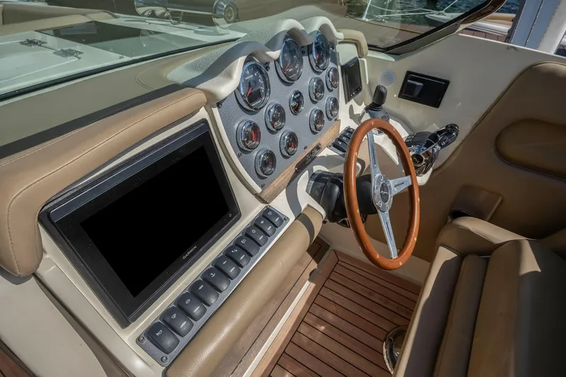 Chris-craft Launch 32 Yacht Photos Pics 2013 Chris-Craft Launch 32 dashboard with wood accents and modern controls.