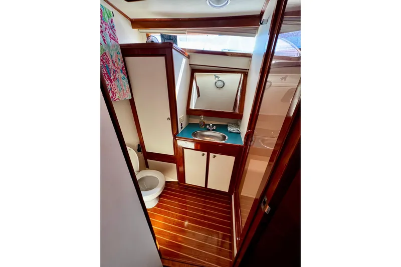 Gullwing Yacht Photos Pics Bathroom interior of 1998 Mikelson 43 Sportfisher with wood accents and compact design.