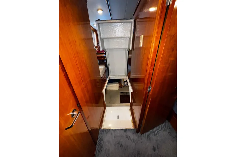 Gullwing Yacht Photos Pics Interior view of 1998 Mikelson 43 Sportfisher yacht with wooden cabinetry and carpeted flooring.