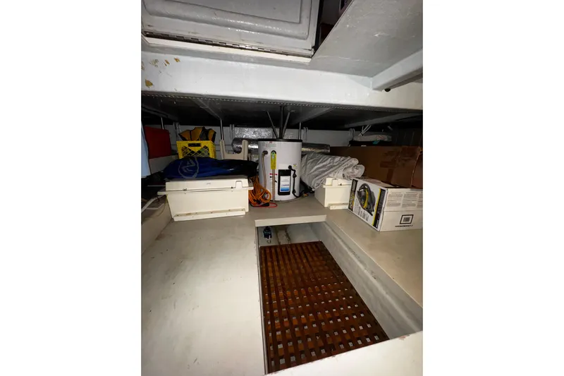 Gullwing Yacht Photos Pics Storage area in a 1998 Mikelson 43 Sportfisher boat, featuring various equipment and supplies.