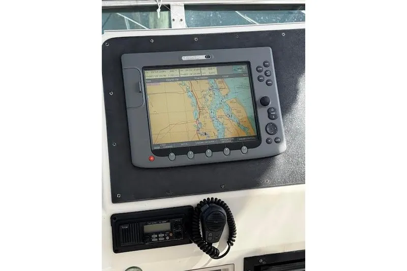 Gullwing Yacht Photos Pics Navigation system on 1998 Mikelson 43 Sportfisher boat dashboard.