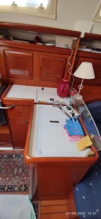  Yacht Photos Pics Interior of 2006 Beneteau Oceanis Clipper 393 yacht, featuring a compact kitchen area.