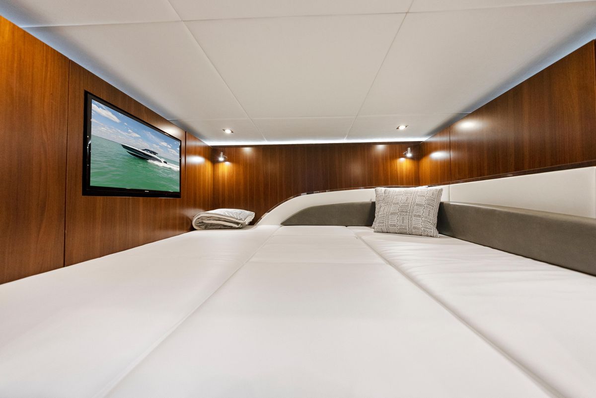 2023 Cruisers Yachts 50 