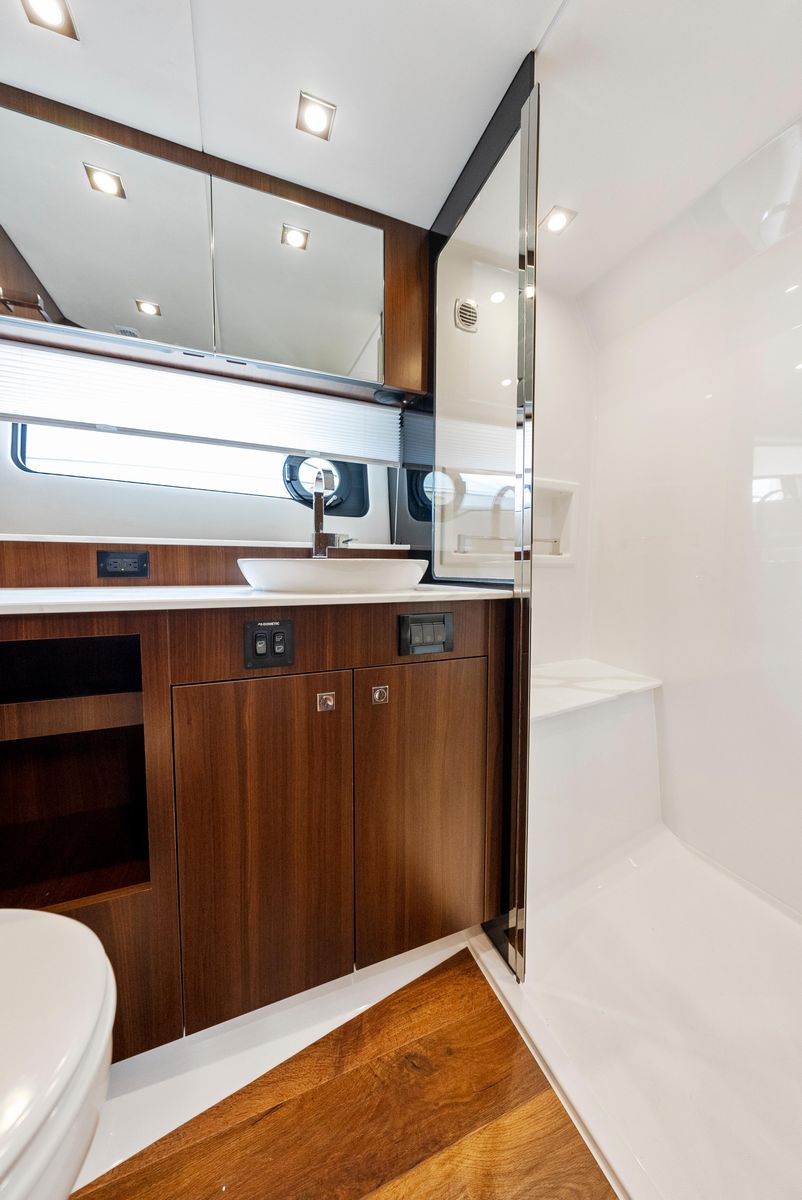 2023 Cruisers Yachts 50 