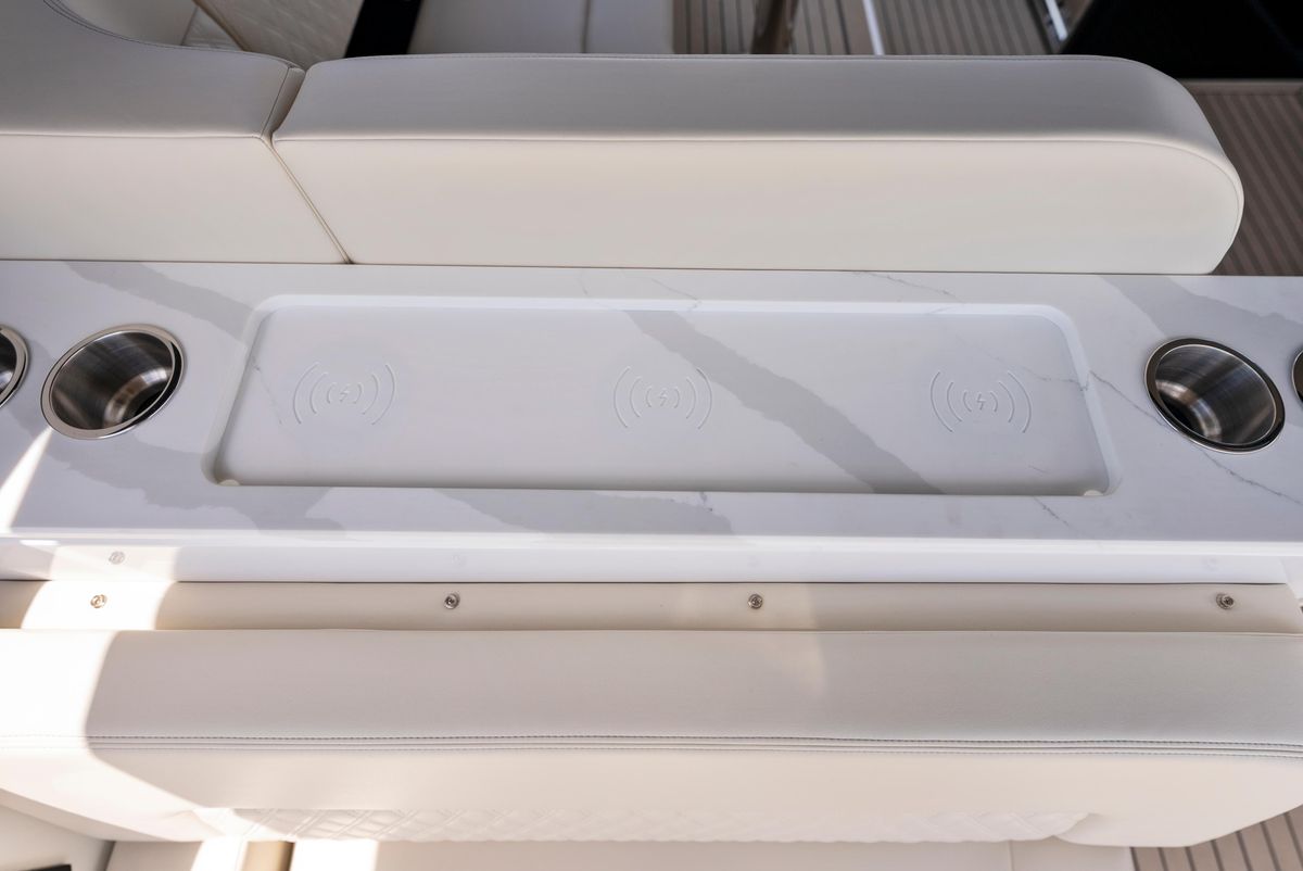 2023 Cruisers Yachts 50 