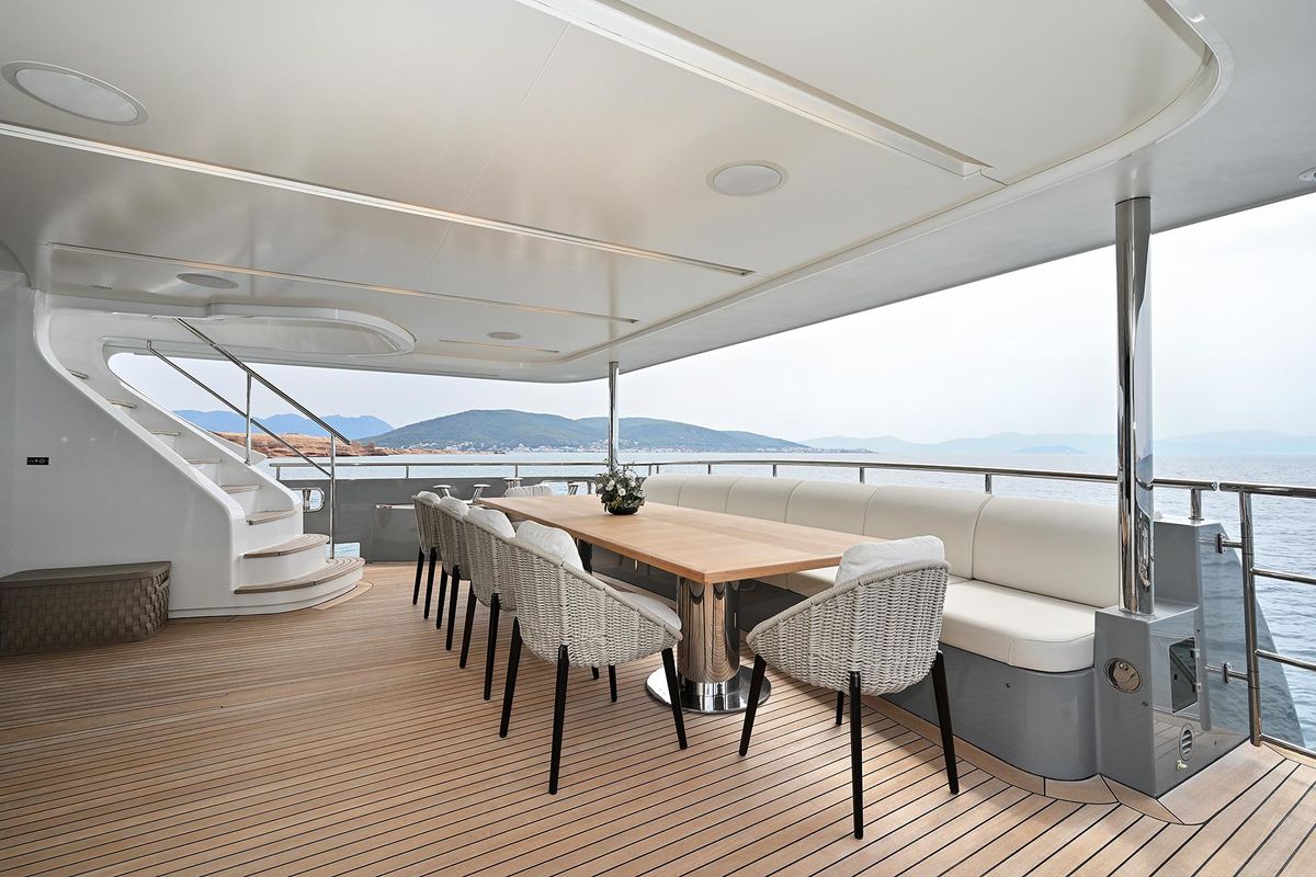 2014 Benetti 132 