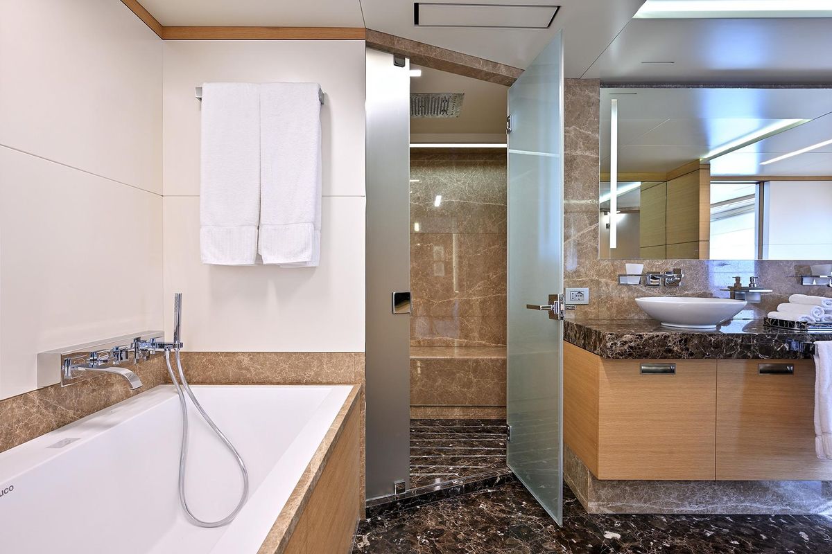 2014 Benetti 132 