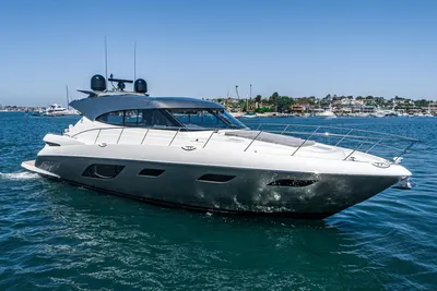 Riviera 6000 Sport Yacht