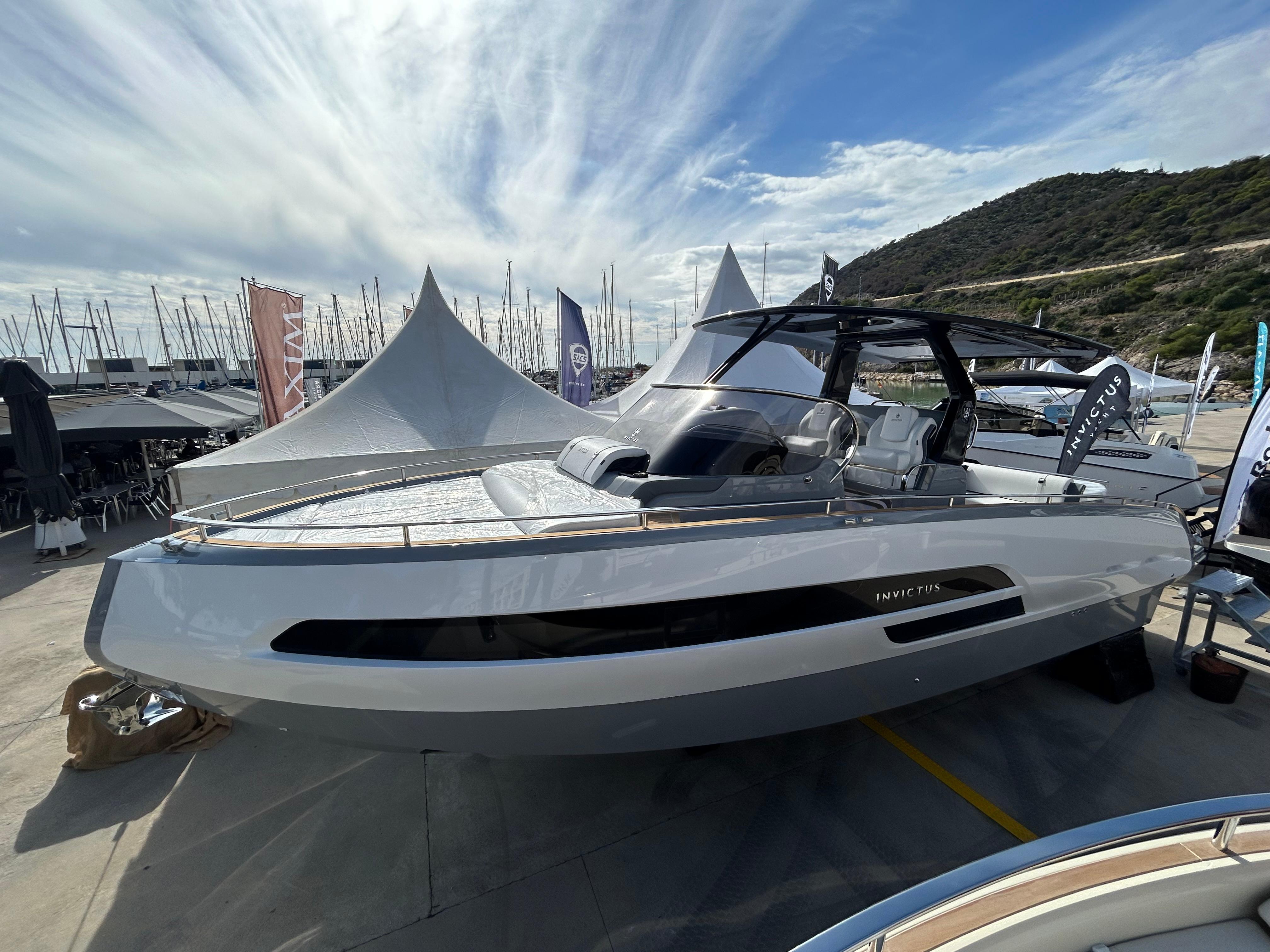 2024 Invictus GT 320