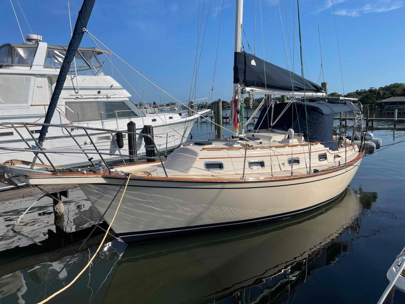 1994 Island Packet 29 Cutter