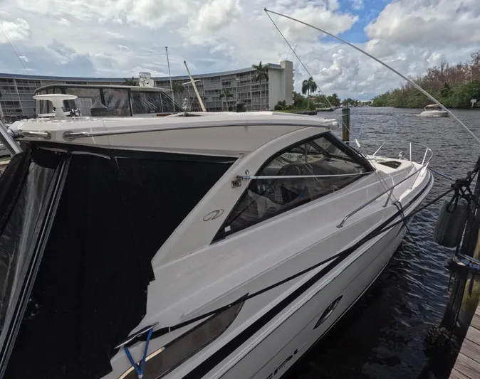 Happy Ours Yacht Photos Pics 